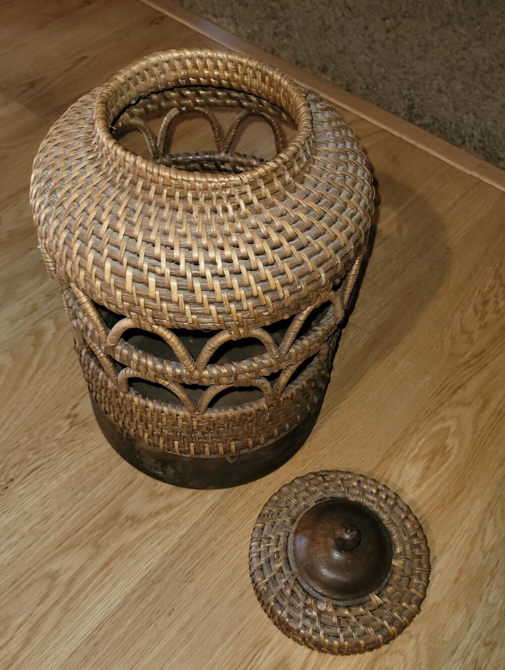 Vintage Wicker Basket - Picture 3 of 8
